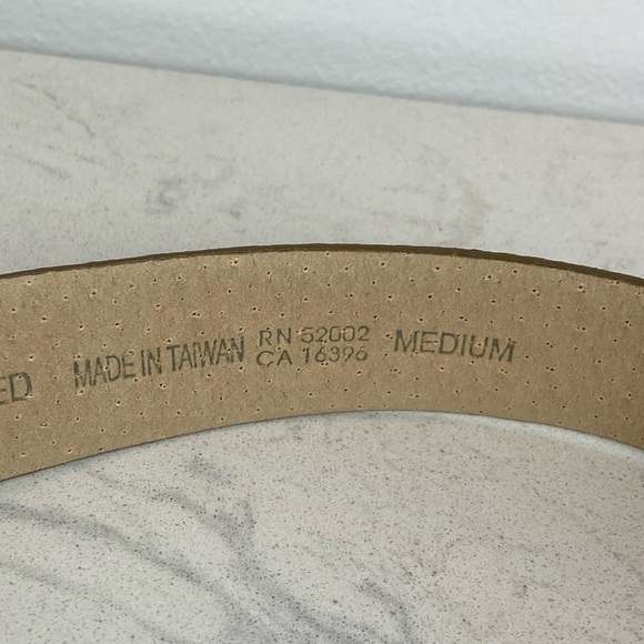 Reptile Embossed Genuine Leather Belt - Picture 8 of 8